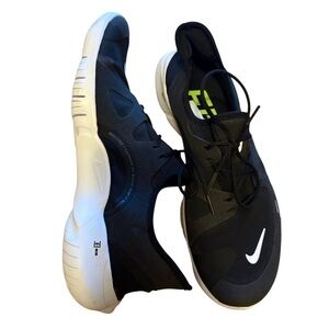 Nike Free Running Shoes Black and White Men's Athletic snug fit Shoes size 11